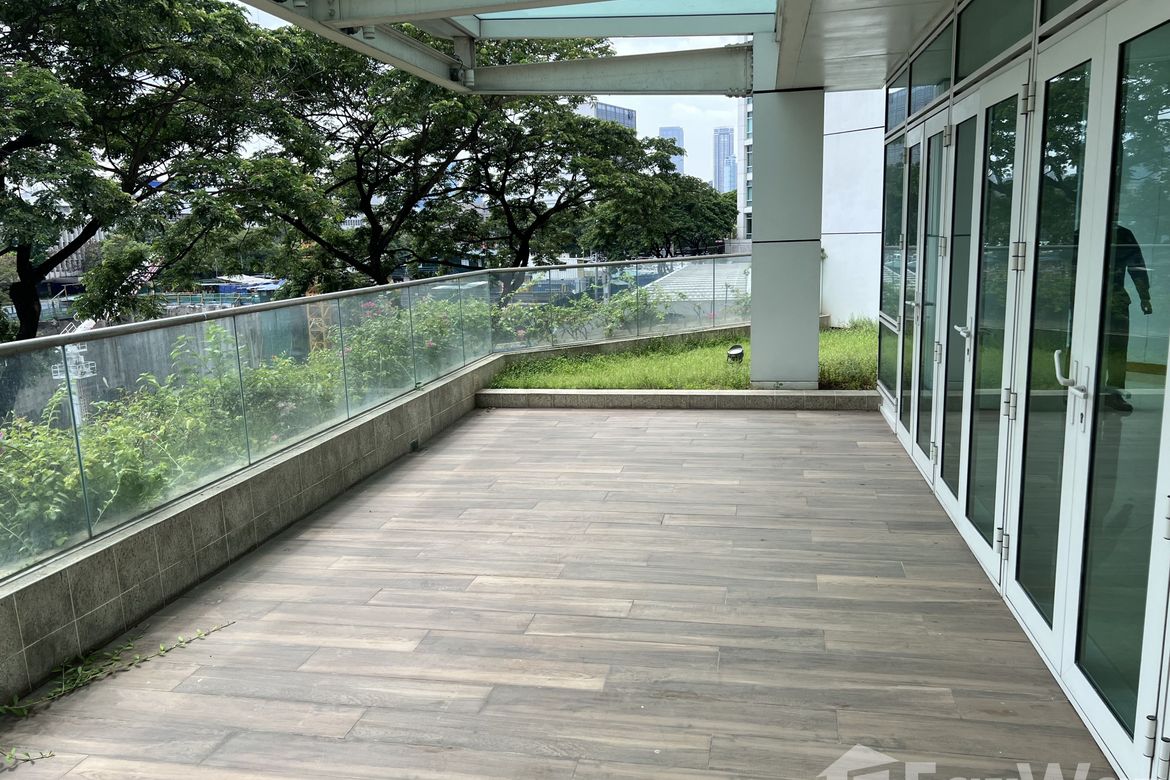 3 Bedroom Condo for Sale in Two Roxas Triangle, Urdaneta, Makati City near MRT-3 Buendia – photo 4