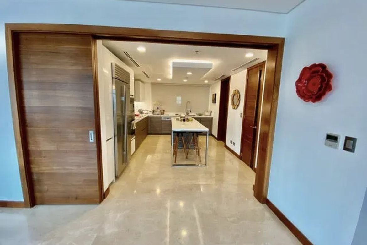 3 Bedroom Condo for Sale in Two Roxas Triangle, Urdaneta, Makati City near MRT-3 Buendia – photo 11