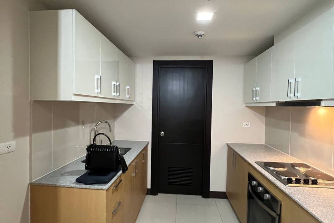 3 Bedroom Condo for Sale in Uptown Parksuites, BGC, Taguig – photo 2