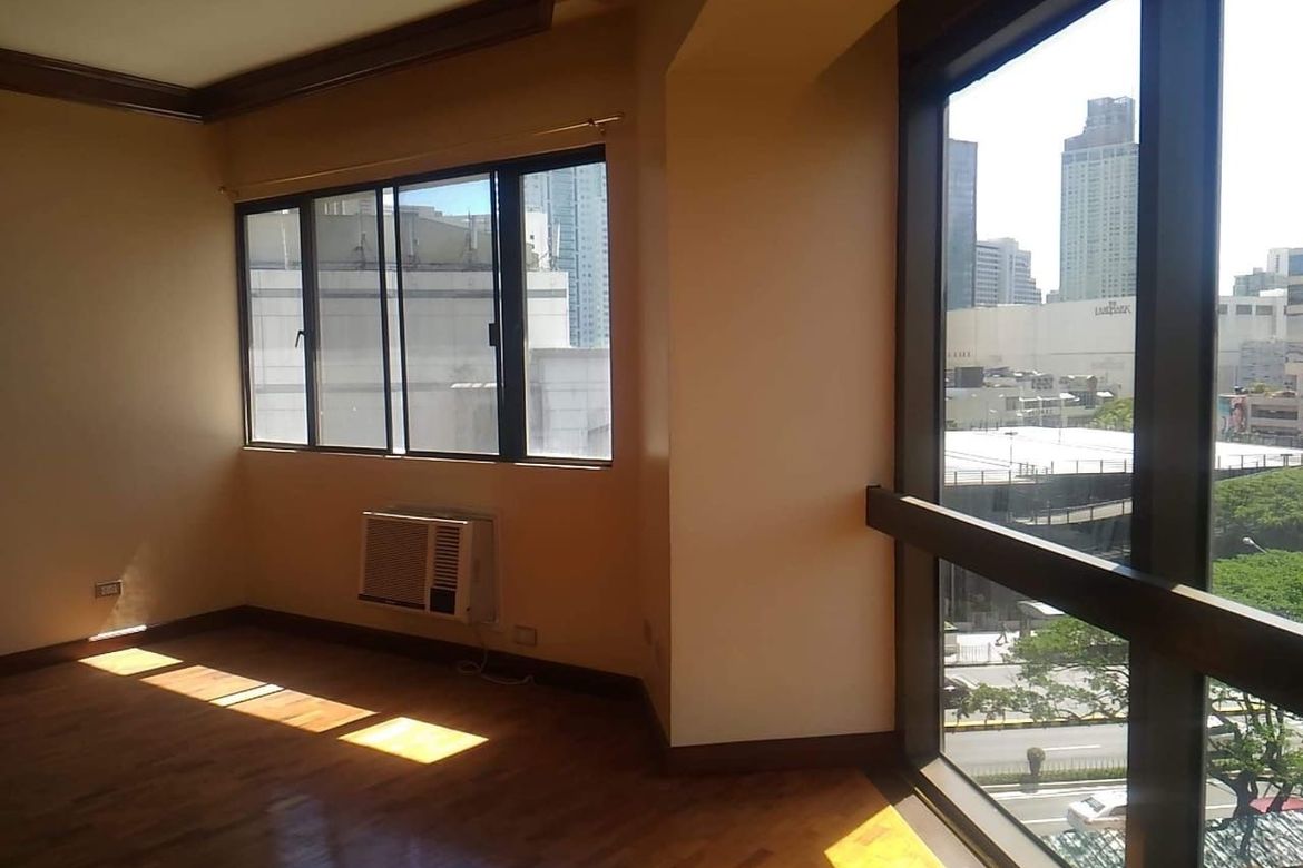 3 Bedroom Condo for Sale in Urdaneta, Makati City near MRT-3 Ayala – photo 2