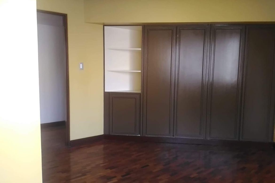 3 Bedroom Condo for Sale in Urdaneta, Makati City near MRT-3 Ayala – photo 4