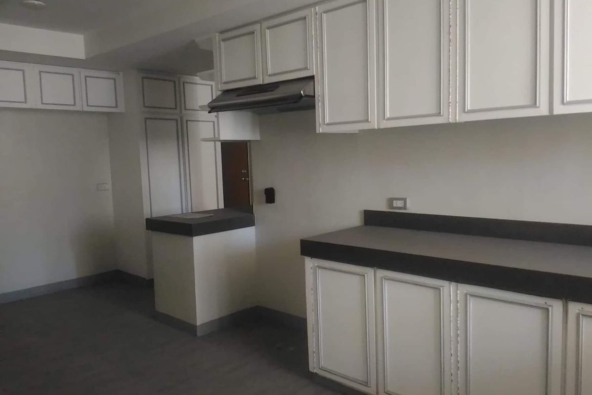 3 Bedroom Condo for Sale in Urdaneta, Makati City near MRT-3 Ayala – photo 5