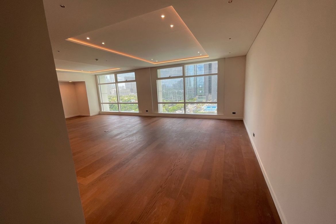 3 Bedroom Condo for Sale in Urdaneta, Makati City near MRT-3 Buendia