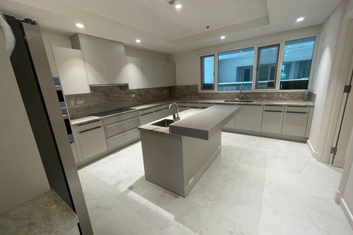 3 Bedroom Condo for Sale in Urdaneta, Makati City near MRT-3 Buendia – photo 9