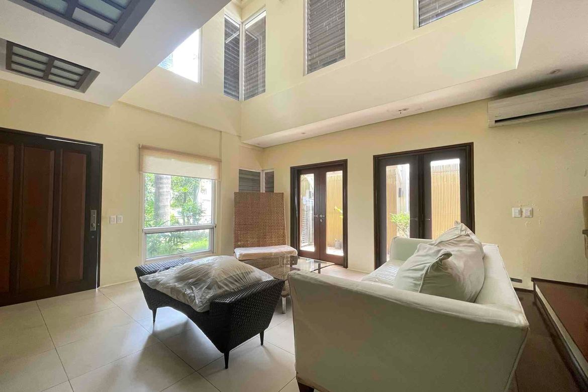 3 Bedroom House for Sale in Magallanes Village, Magallanes, Makati City near MRT-3 Magallanes – photo 4