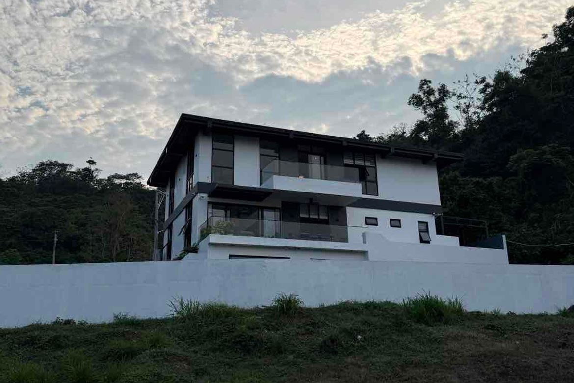3 Bedroom House for Sale in Niyugan, Laurel, Batangas – photo 2
