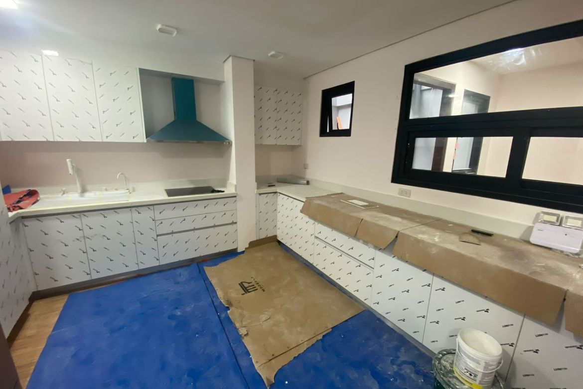 3 Bedroom House for Sale in San Lorenzo, Makati City near MRT-3 Ayala – photo 11