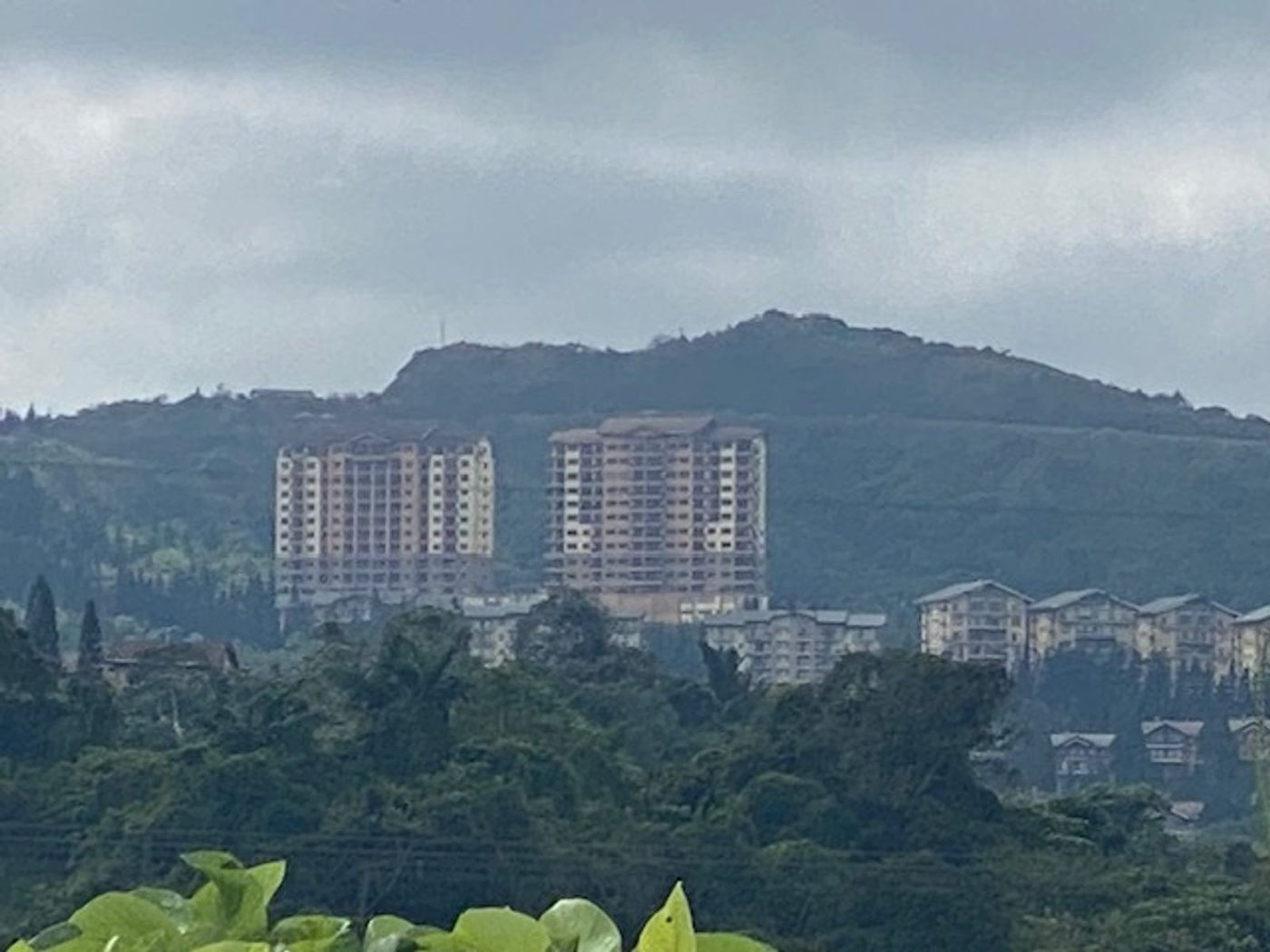 Magnificent 3-Bedroom Penthouse for Sale in Woodridge Mahogany Building, Tagaytay Highlands – photo 4