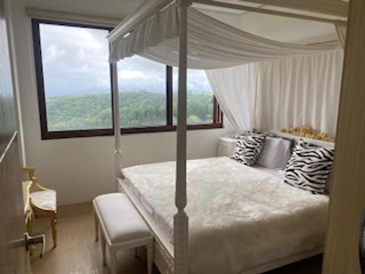 Magnificent 3-Bedroom Penthouse for Sale in Woodridge Mahogany Building, Tagaytay Highlands – photo 17