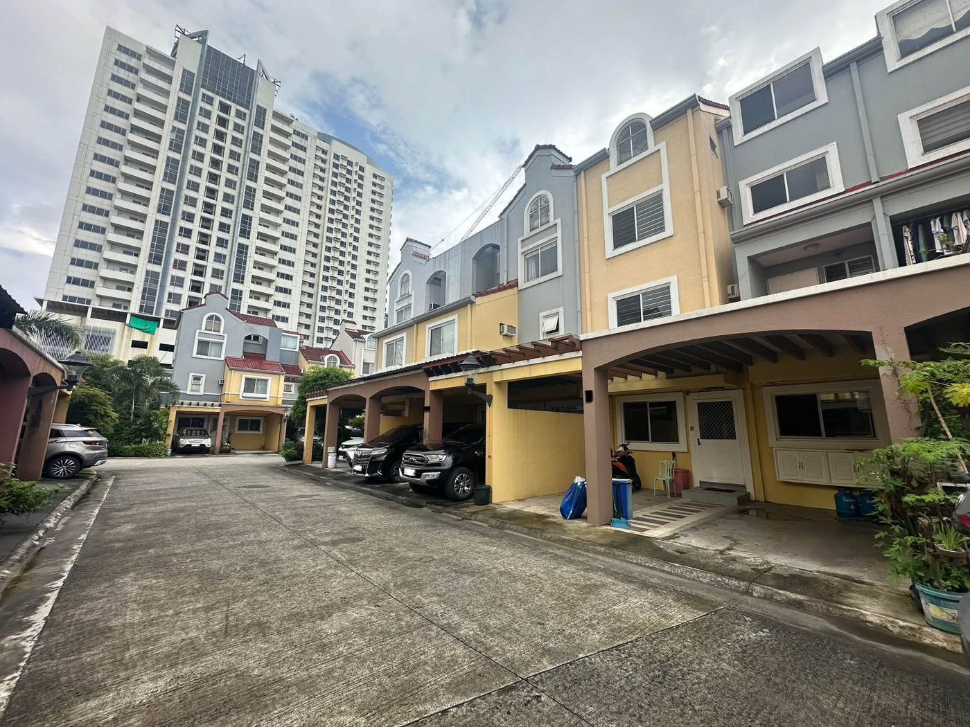 3-Bedroom Townhouse for Sale in Celadon Residences, Sta. Cruz, Manila – photo 2