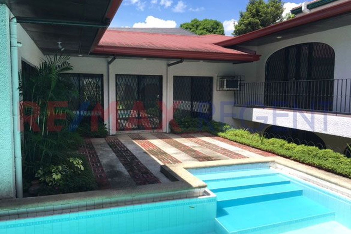 4 Bedroom House for Sale in Dasmariñas North, Makati City near MRT-3 Ayala – photo 15