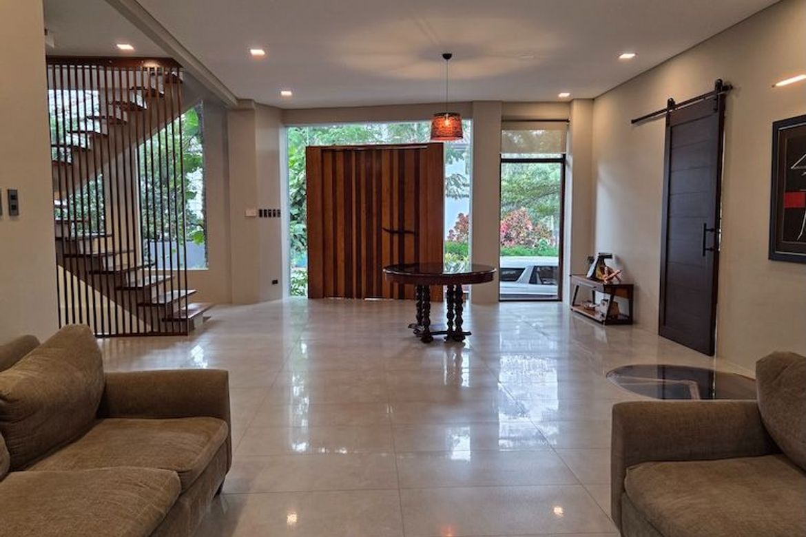 4 Bedroom House for Sale in Magallanes, Makati City near MRT-3 Magallanes – photo 2