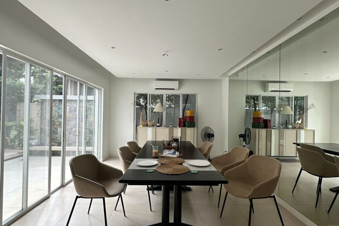 4 Bedroom House for Sale in San Lorenzo, Makati City near MRT-3 Ayala – photo 2