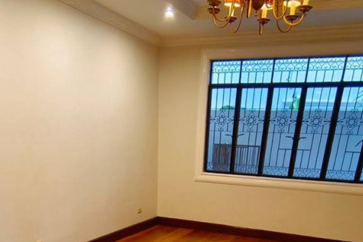 4 Bedroom House for Sale in San Lorenzo, Makati City near MRT-3 Ayala – photo 2