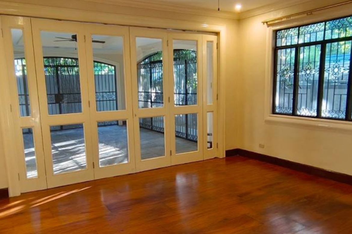 4 Bedroom House for Sale in San Lorenzo, Makati City near MRT-3 Ayala – photo 3