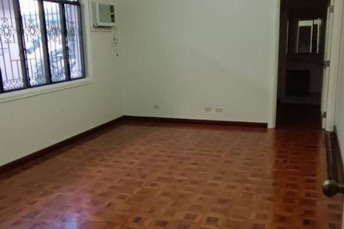 4 Bedroom House for Sale in San Lorenzo, Makati City near MRT-3 Ayala – photo 6