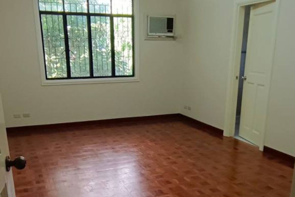 4 Bedroom House for Sale in San Lorenzo, Makati City near MRT-3 Ayala – photo 7