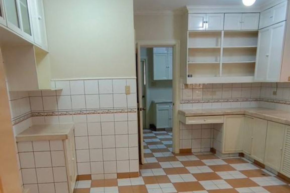 4 Bedroom House for Sale in San Lorenzo, Makati City near MRT-3 Ayala – photo 13