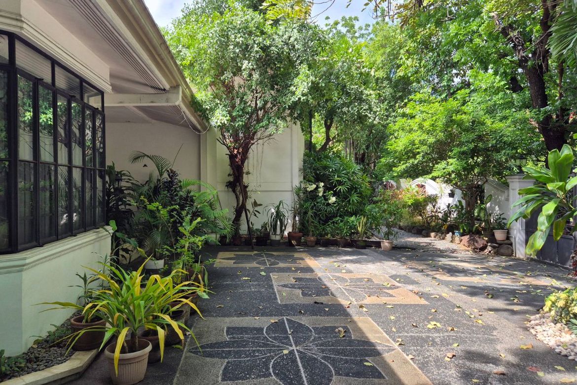 4 Bedroom House for Sale in Urdaneta Village, Urdaneta, Makati City near MRT-3 Buendia – photo 16