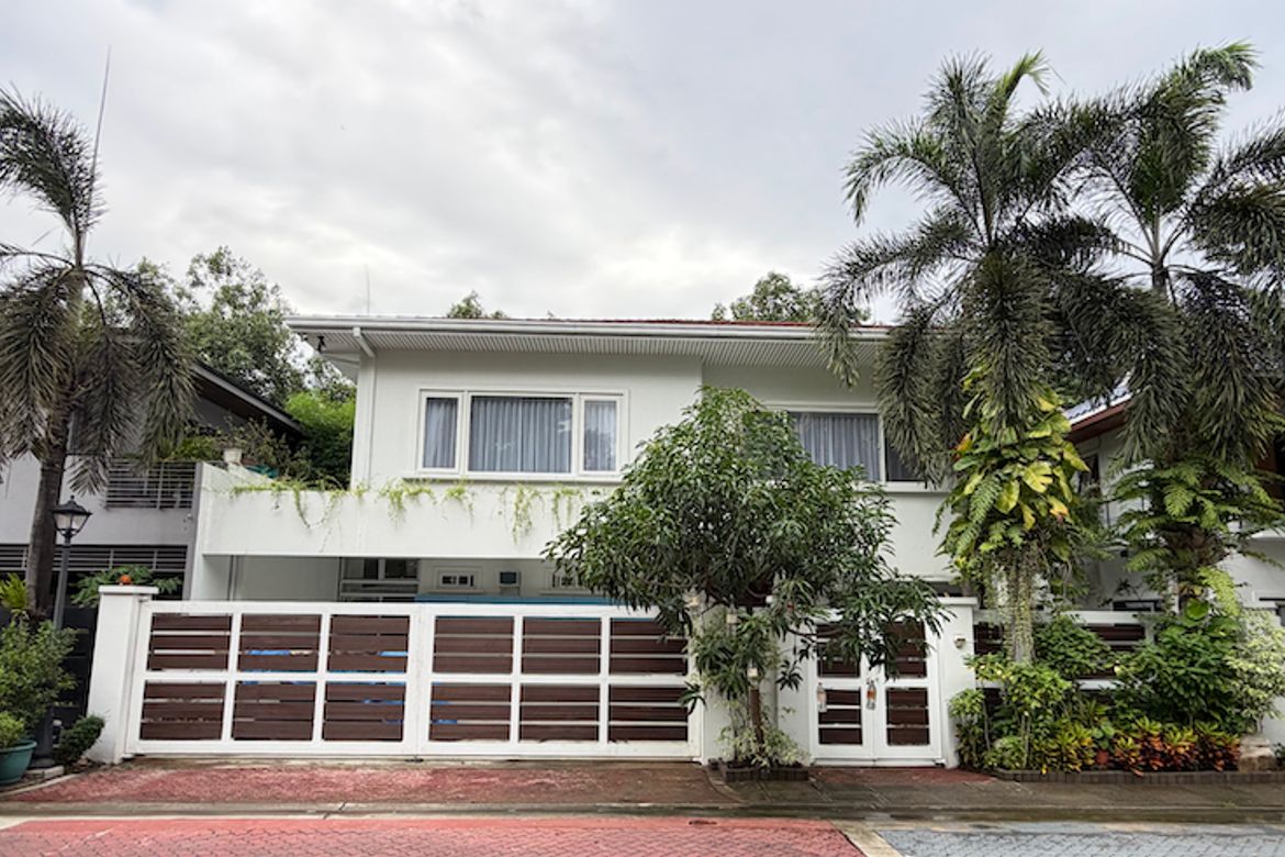 5 Bedroom House for Sale in Magallanes Village, Magallanes, Makati City near MRT-3 Magallanes