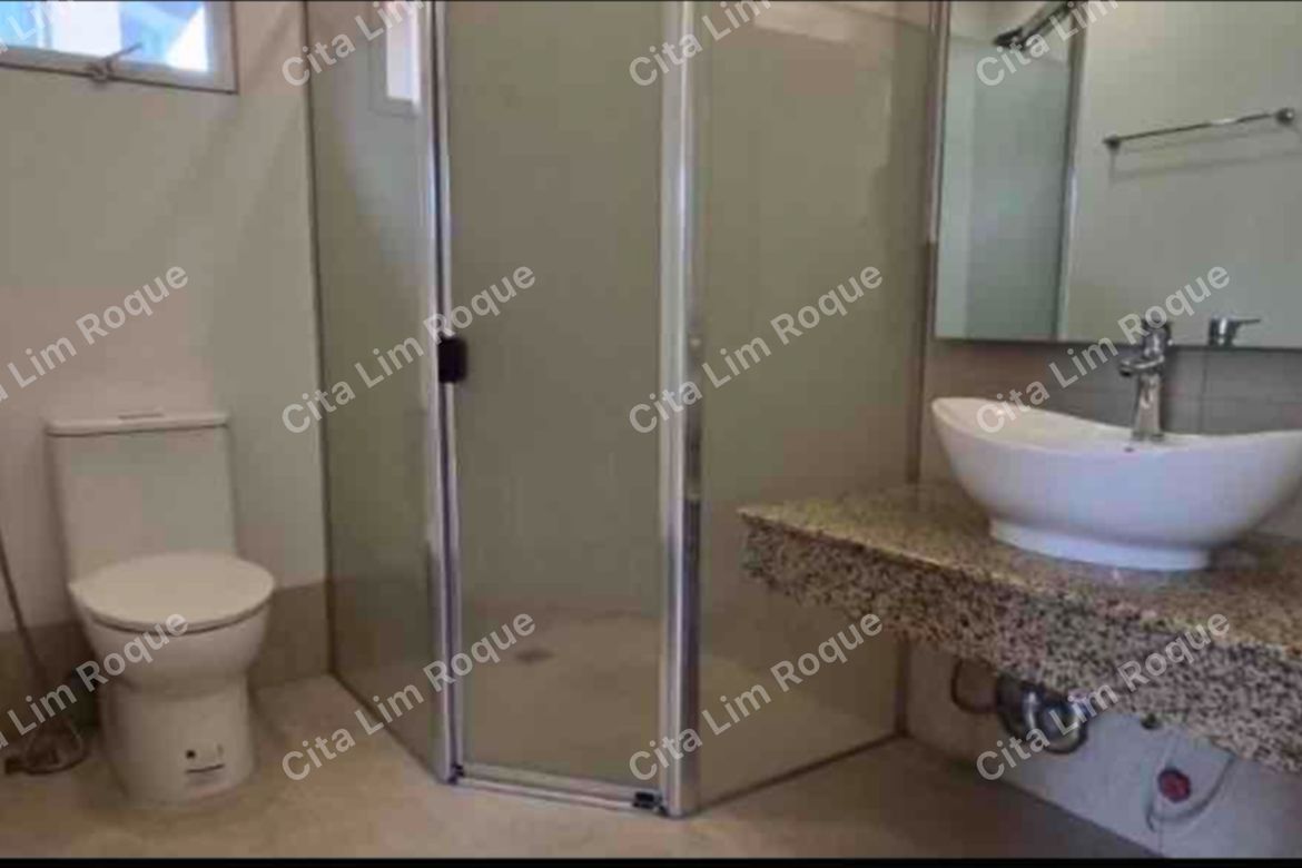 5 Bedroom House for Sale in San Lorenzo, Makati City near MRT-3 Magallanes – photo 15