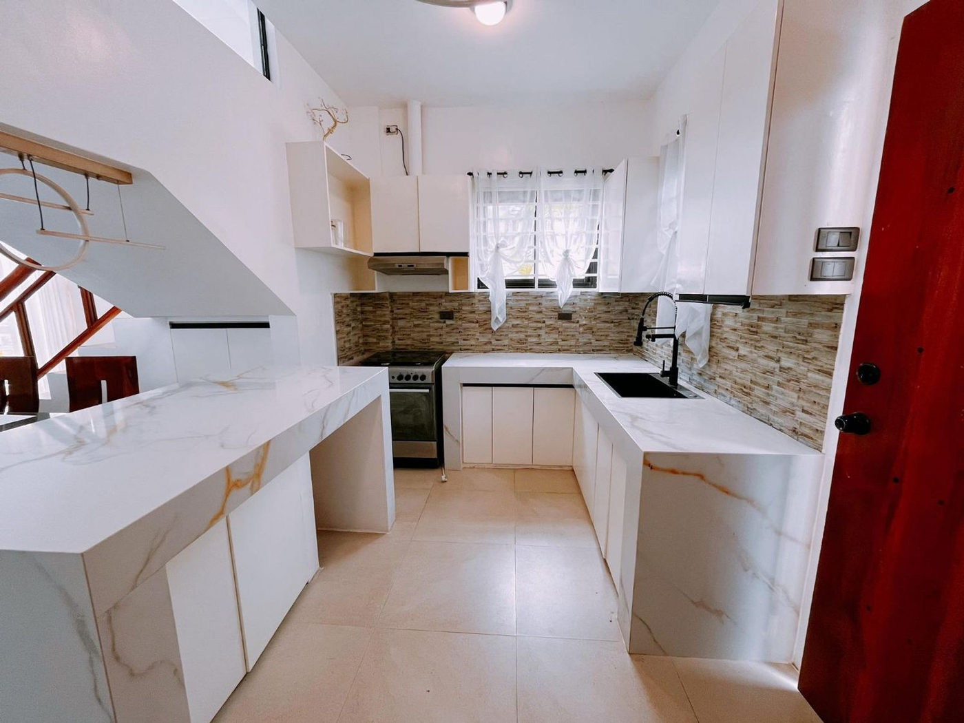 5-Bedroom Modern 3-Storey House with Overlooking View for Sale in Blue Mountains, Antipolo, Rizal – photo 20