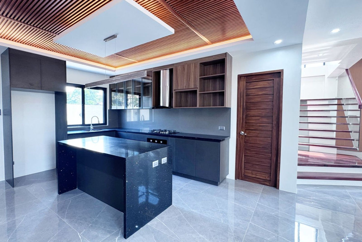 5-Bedroom Modern Contemporary House with Pool for Sale in Buck Estate, Alfonso, Cavite – photo 12