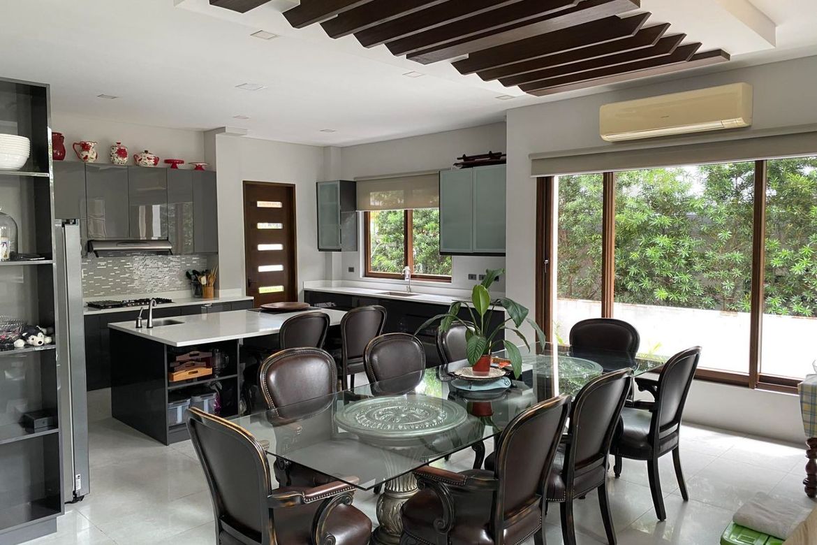 6 Bedroom House for Sale in Magallanes Village, Magallanes, Makati City near MRT-3 Magallanes – photo 3