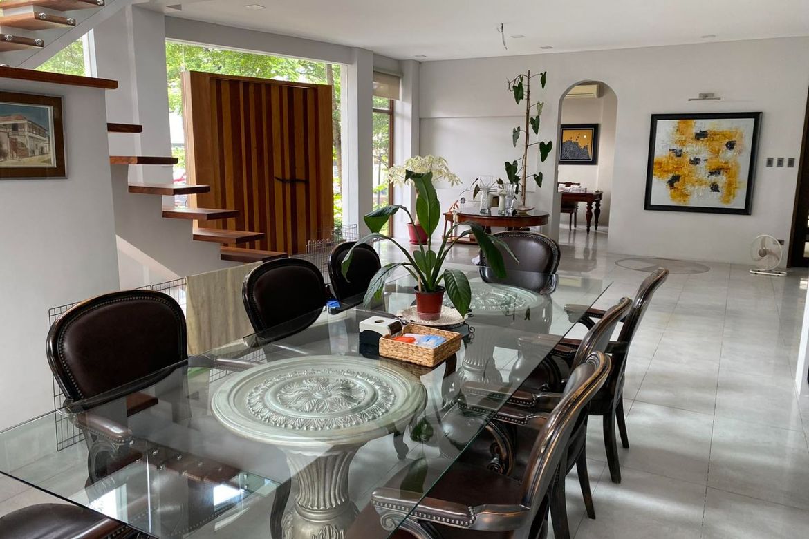 6 Bedroom House for Sale in Magallanes Village, Magallanes, Makati City near MRT-3 Magallanes – photo 4