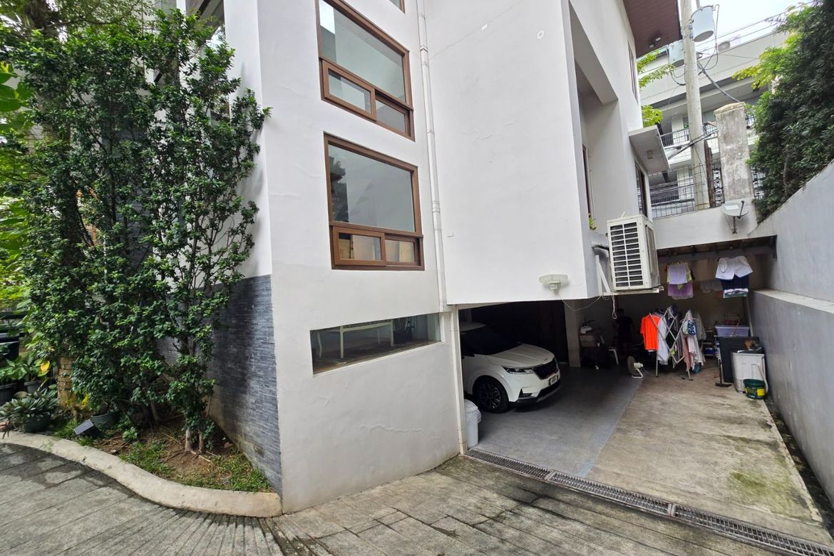 6 Bedroom House for Sale in Magallanes Village, Magallanes, Makati City near MRT-3 Magallanes – photo 15