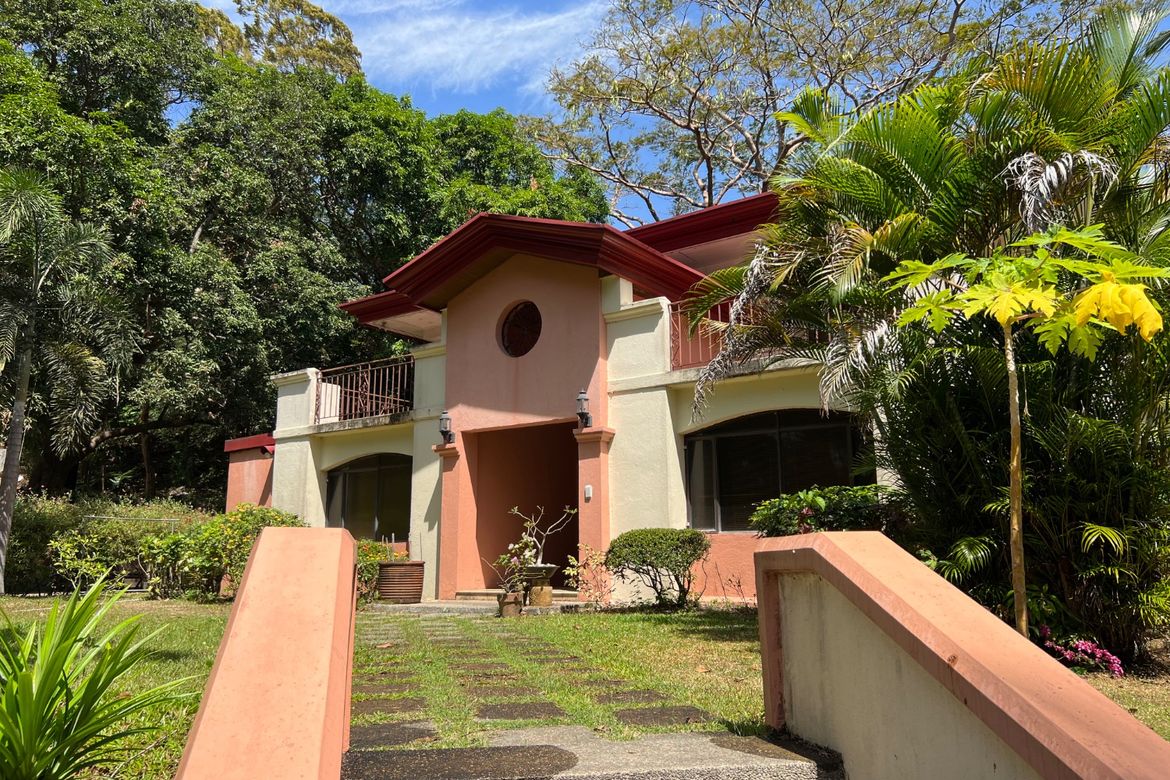 6 Bedroom House for Sale in Old Cabalan, Olongapo, Zambales