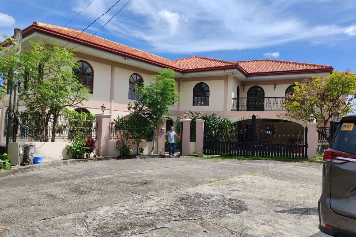 6 Bedroom House for Sale in Tisa, Cebu City, Cebu – photo 2