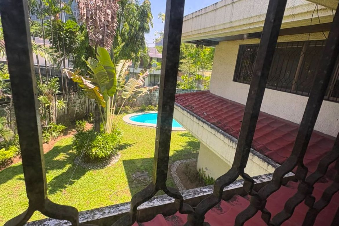 6 Bedroom House for Sale in Urdaneta Village, Urdaneta, Makati City near MRT-3 Buendia – photo 2