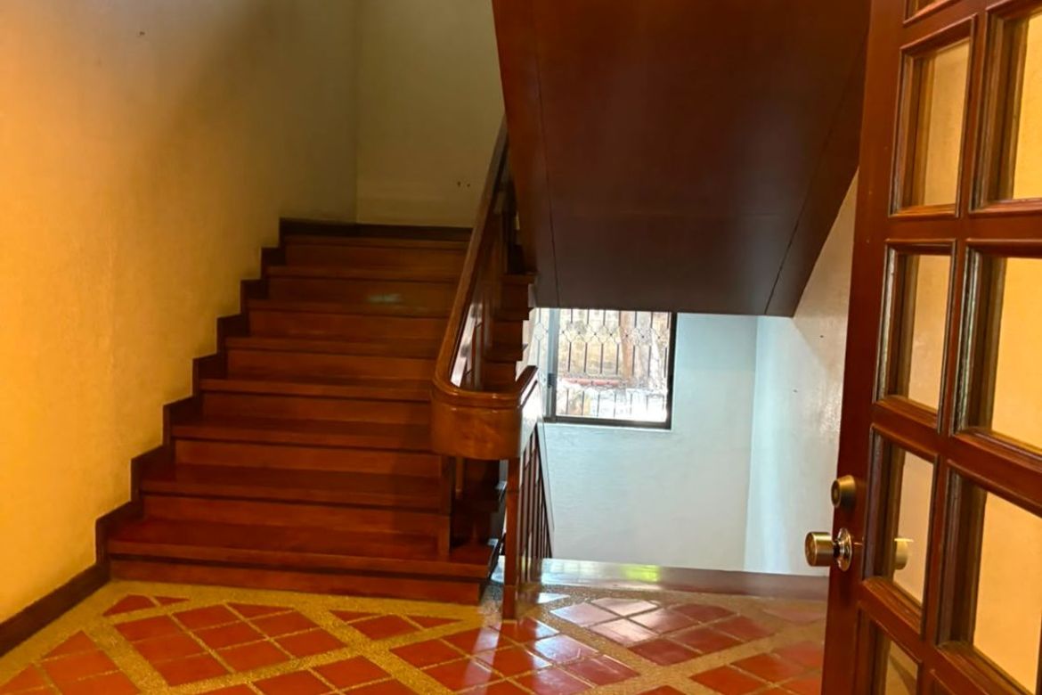 6 Bedroom House for Sale in Urdaneta Village, Urdaneta, Makati City near MRT-3 Buendia – photo 7