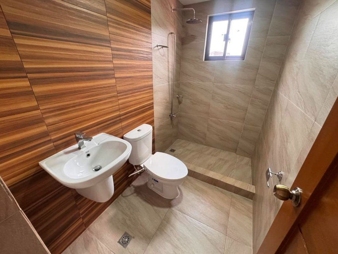 Brand-New 6-Bedroom House with Pool for Sale in Vista Verde, Bayanan, Bacoor, Cavite – photo 17