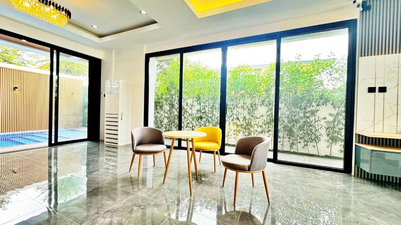 Brand-New 7-Bedroom 3-Storey House with Pool for Sale in Tokyo Mansions, South Forbes, Silang, Cavite – photo 4
