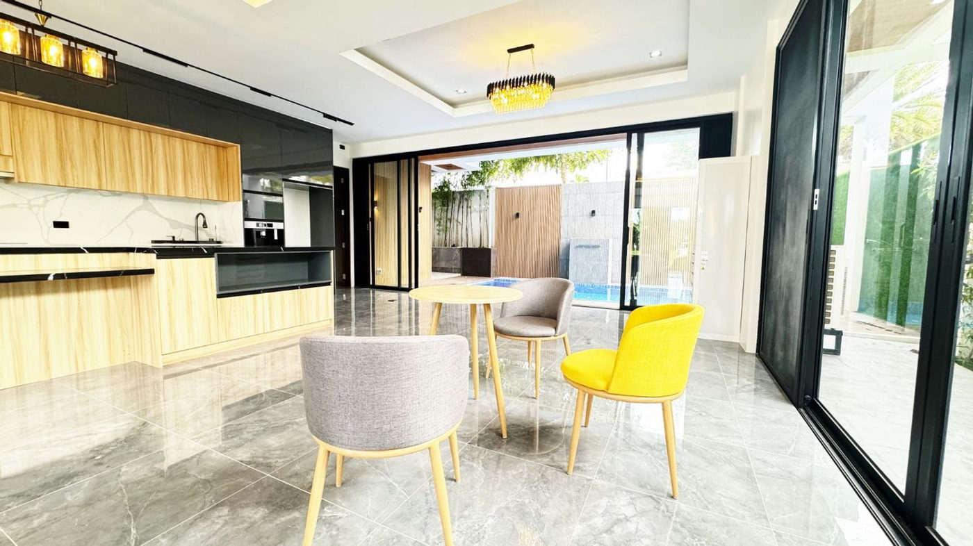 Brand-New 7-Bedroom 3-Storey House with Pool for Sale in Tokyo Mansions, South Forbes, Silang, Cavite – photo 5