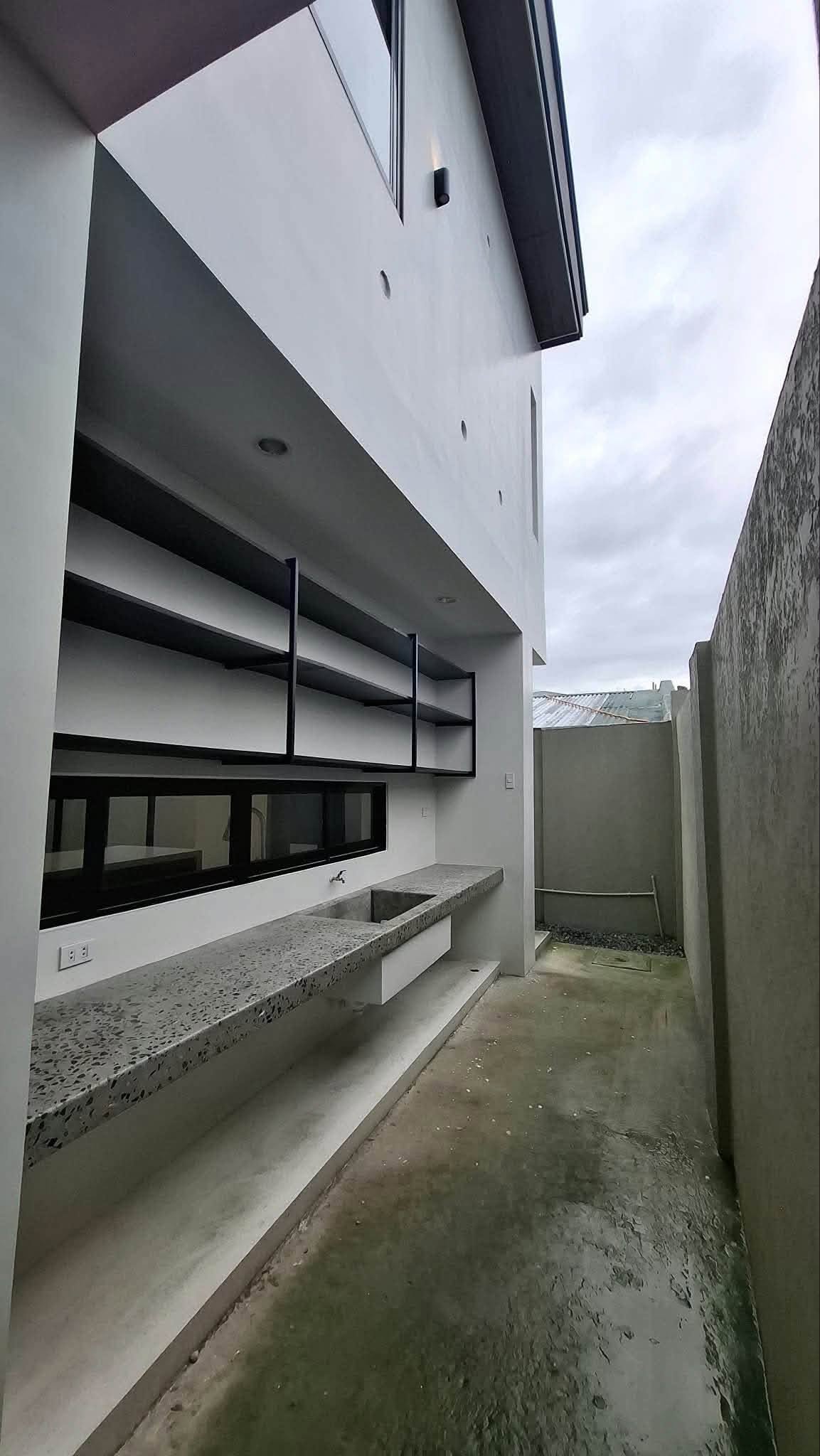 8-Bedroom House and Lot for Sale in GSIS Village, Quezon City – photo 3
