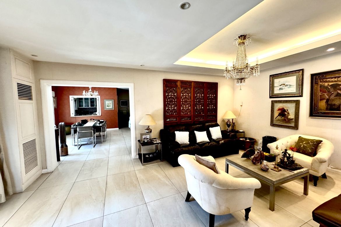 8 Bedroom House for Sale in San Lorenzo, Makati City near MRT-3 Ayala – photo 5