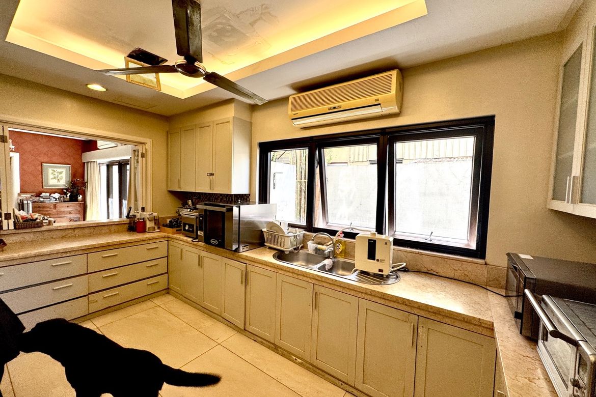 8 Bedroom House for Sale in San Lorenzo, Makati City near MRT-3 Ayala – photo 8
