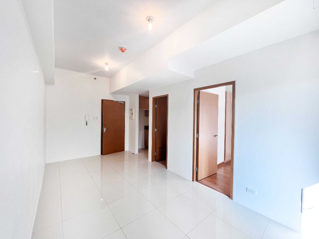 Bright 1-Bedroom Combined Condo Unit for Sale in Madison Park West, BGC, Taguig – photo 2