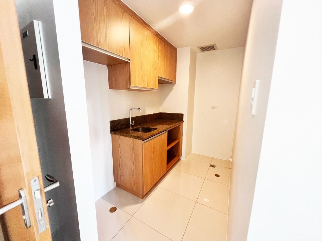 Bright 1-Bedroom Combined Condo Unit for Sale in Madison Park West, BGC, Taguig – photo 6