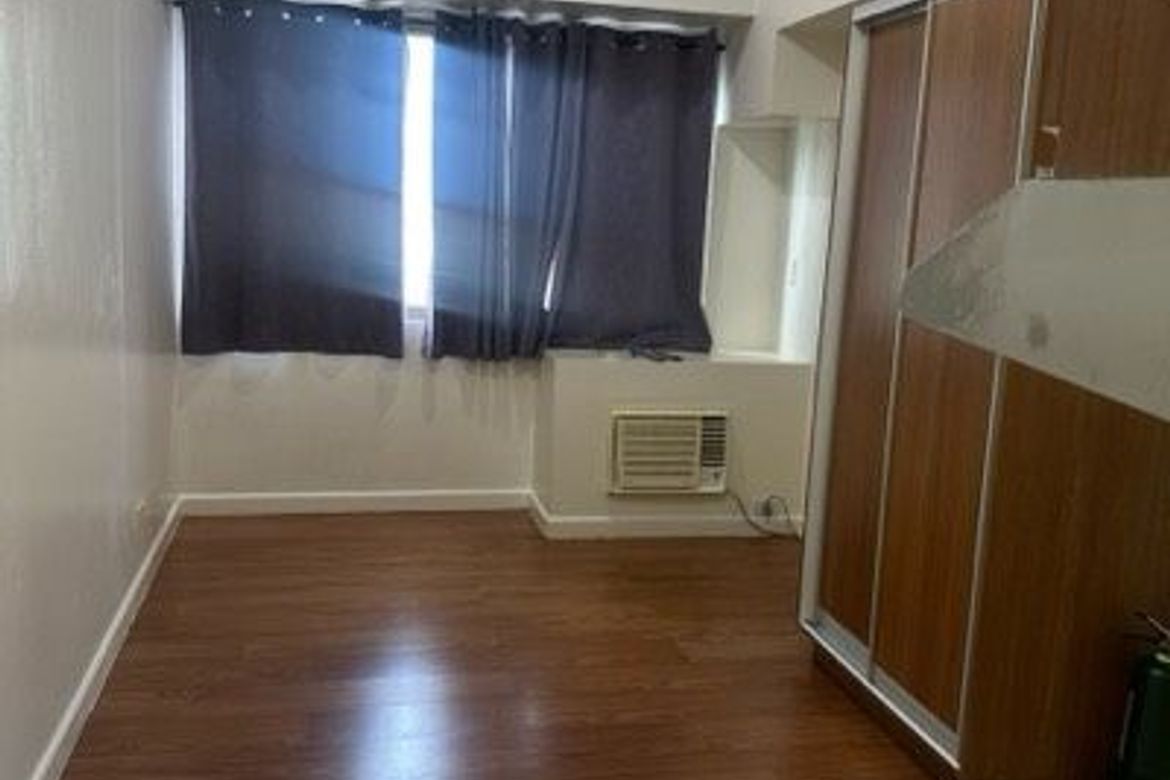 Condo for Sale in Eton Tower Makati, San Lorenzo, Makati City – photo 3