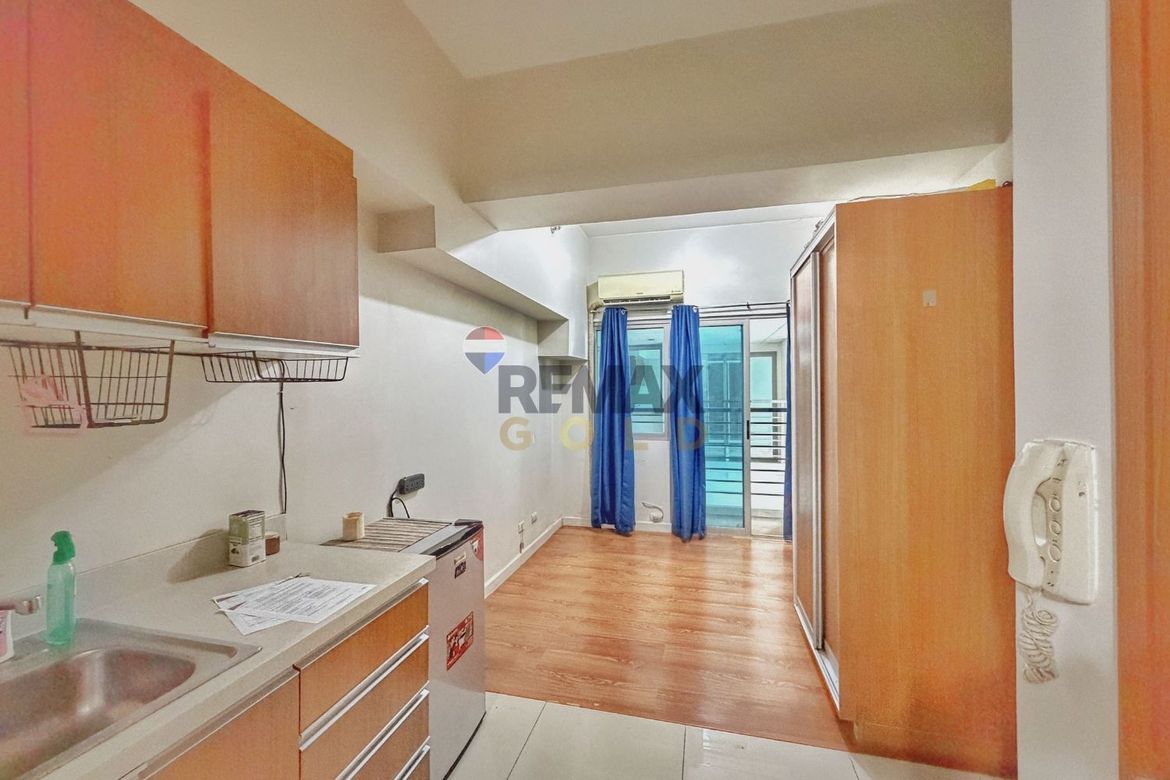 Condo for Sale in Eton Tower Makati, San Lorenzo, Makati City – photo 4