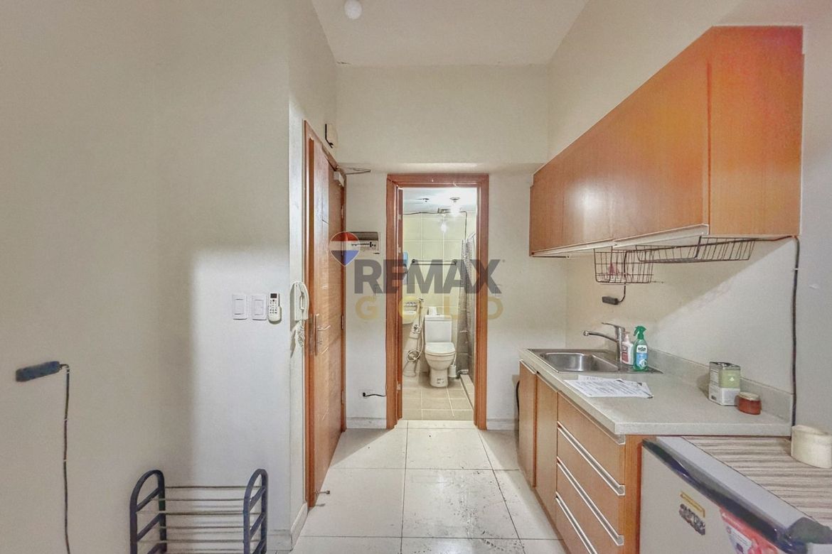 Condo for Sale in Eton Tower Makati, San Lorenzo, Makati City – photo 10