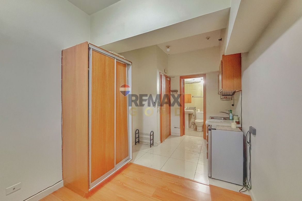 Condo for Sale in Eton Tower Makati, San Lorenzo, Makati City – photo 11