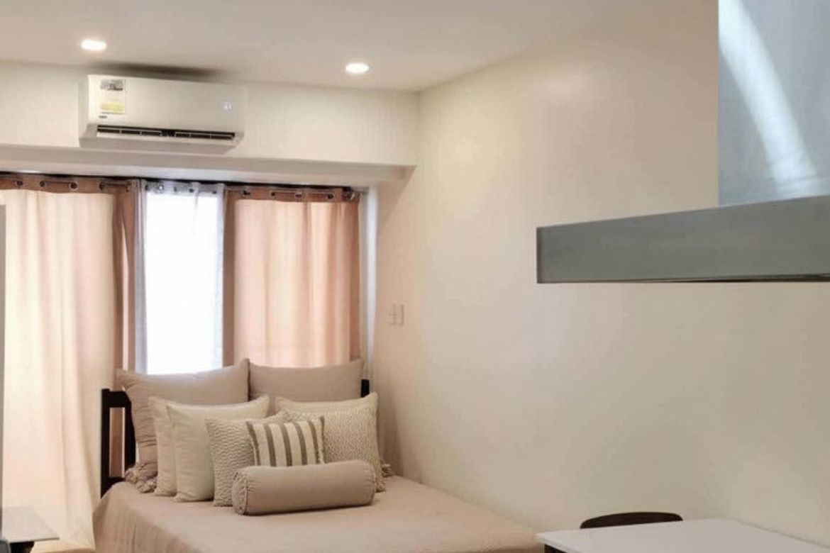 Condo for Sale in Knightsbridge Residences, Poblacion, Makati City – photo 2