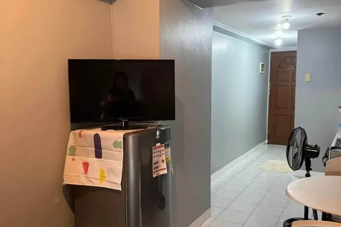 Condo for Sale in Makati Executive Tower III, Pio Del Pilar, Makati City – photo 2
