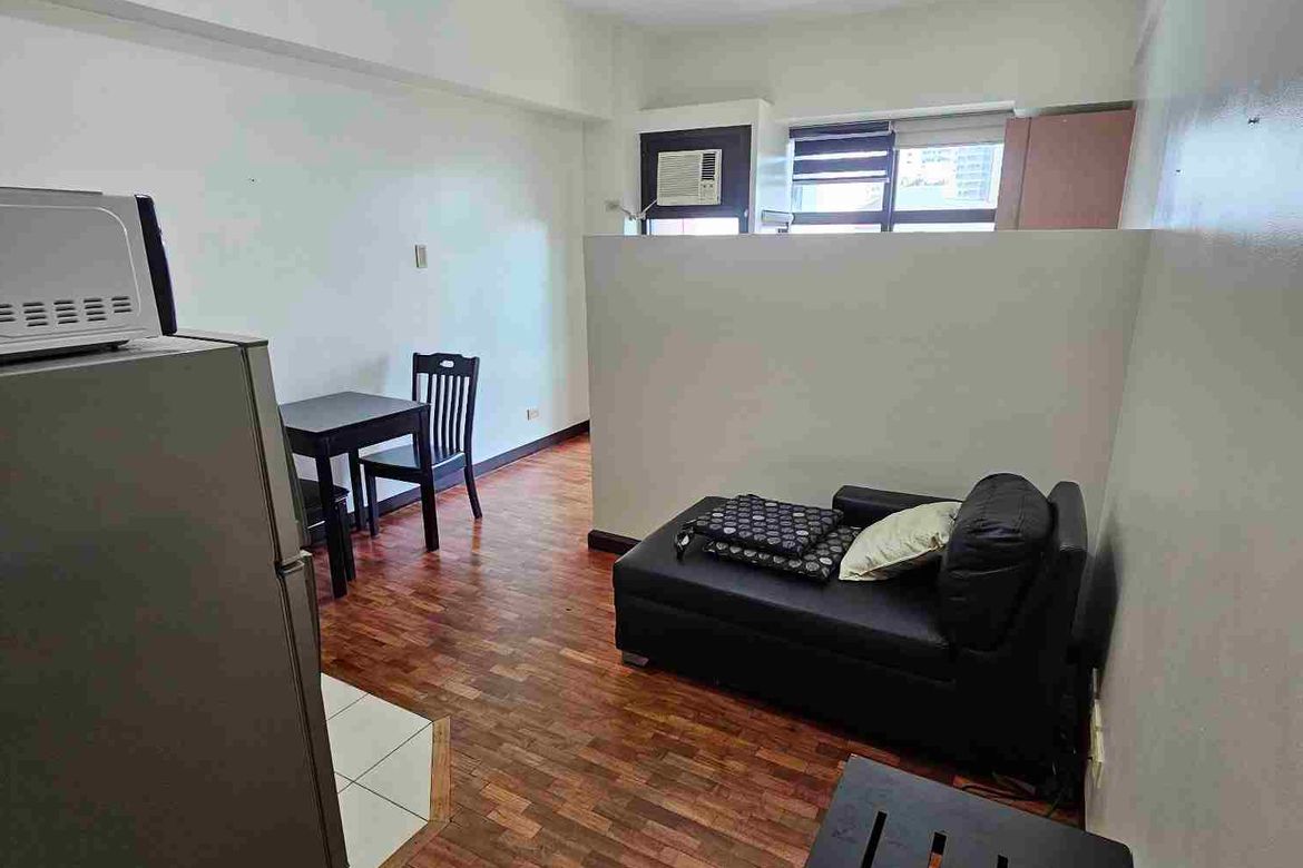 Condo for Sale in Pio Del Pilar, Makati City – photo 3