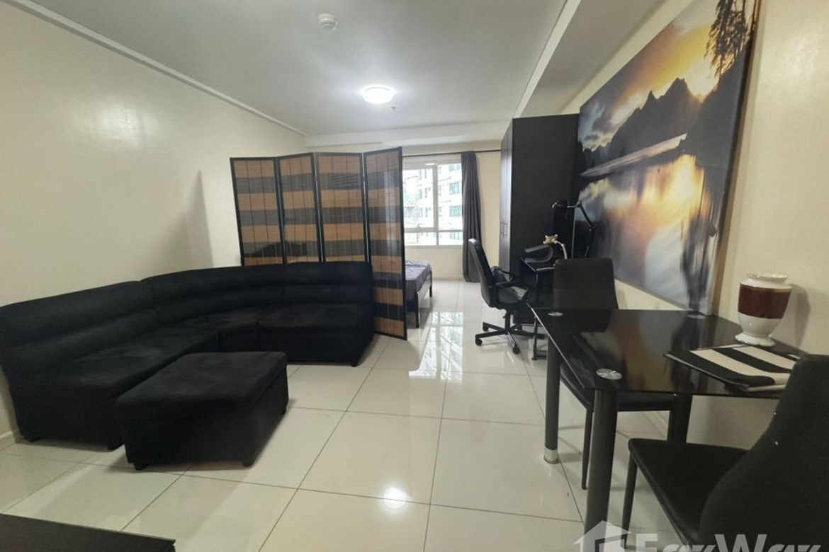 Condo for Sale in Senta, San Lorenzo, Makati City – photo 2